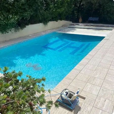 Semaphore Piscine Gratuite Juillet Et Aout Parking Prive *